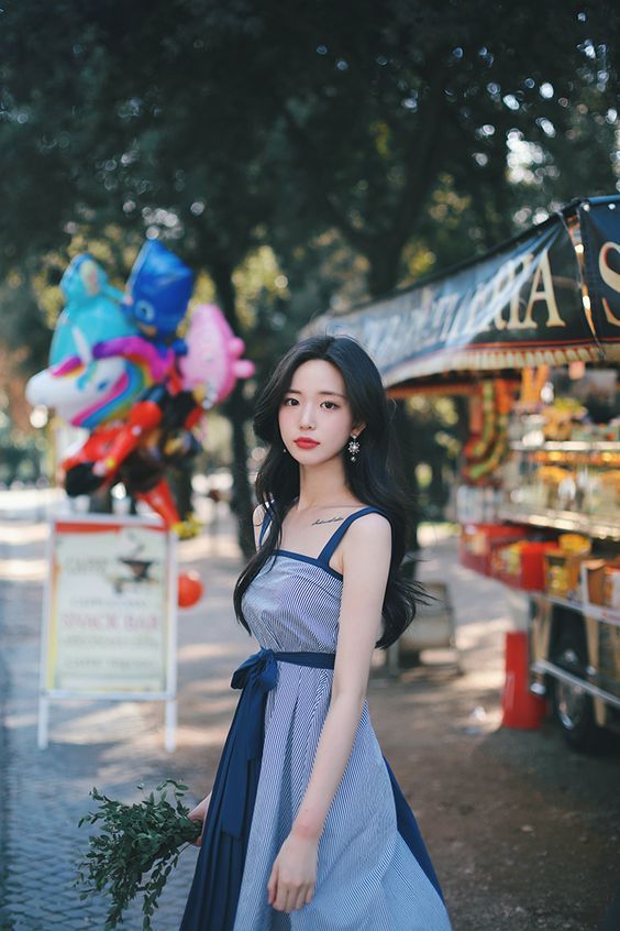 Ảnh nền hình ảnh đẹp về cô gái Kiều Trang hiện đại điệu đà