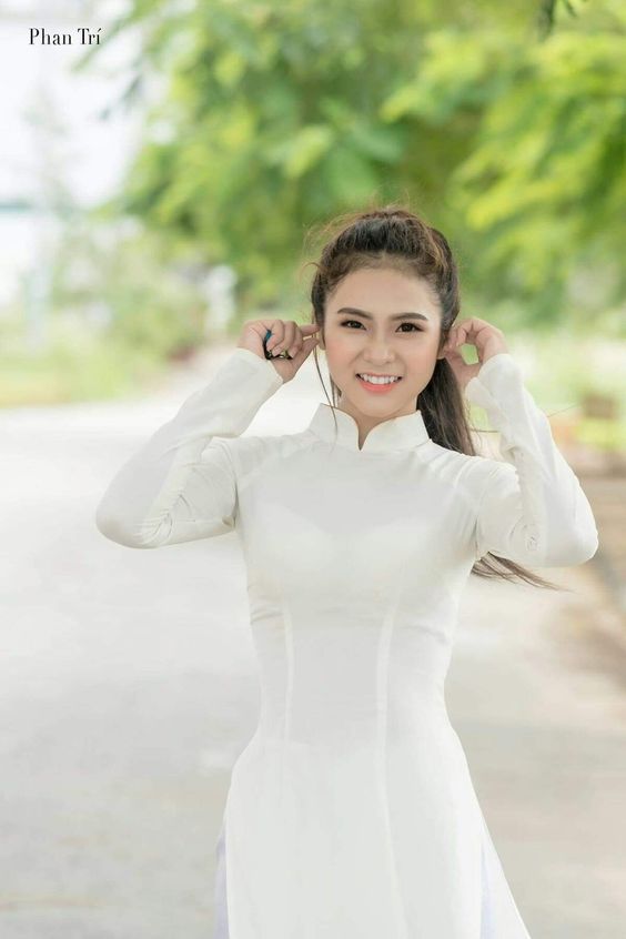 Hình nền ảnh sexy áo dài Đoan Trang mặt đẹp nhìn là phê