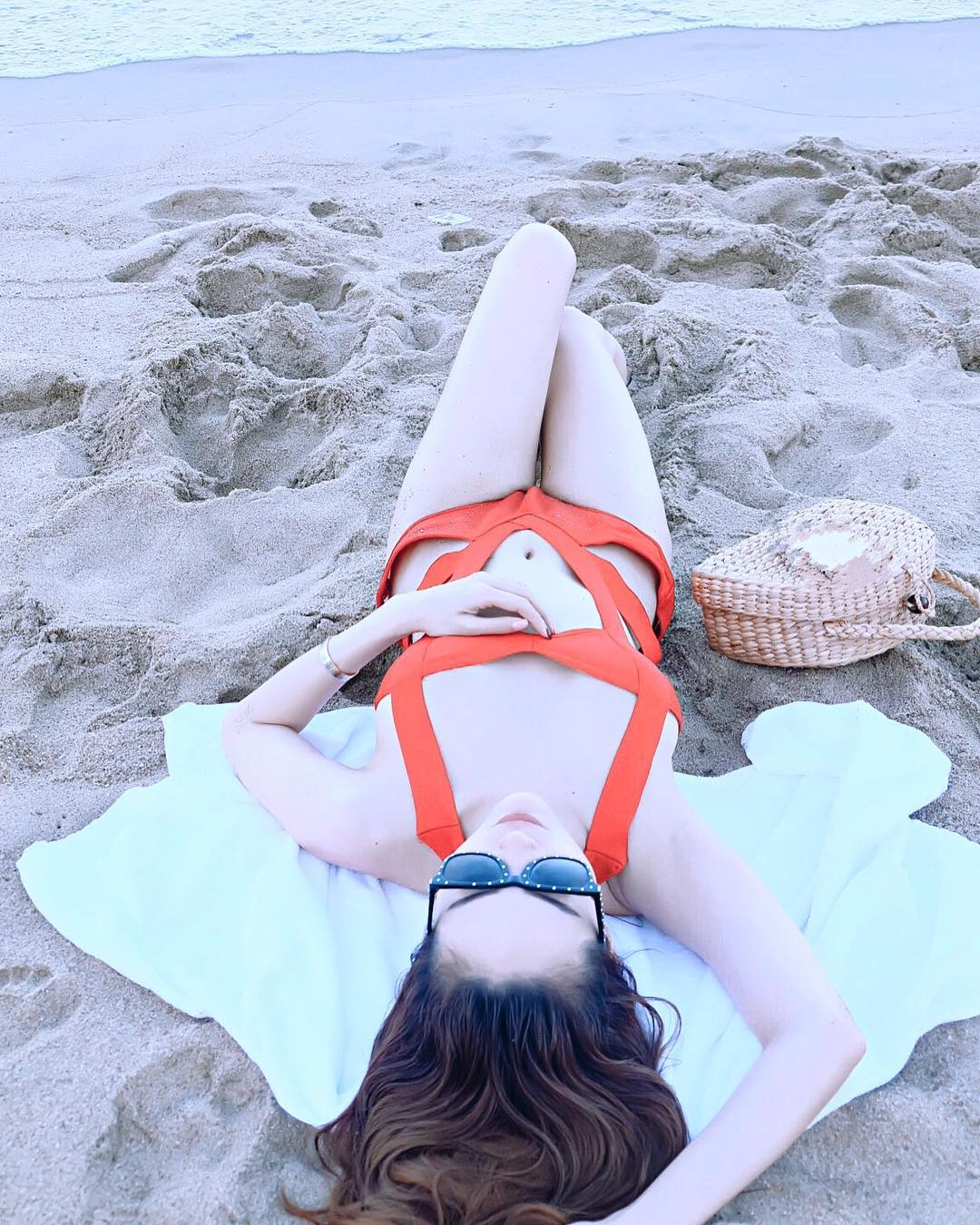 Hình nền Minh Hằng bikini tôn dáng hấp dẫn nhất