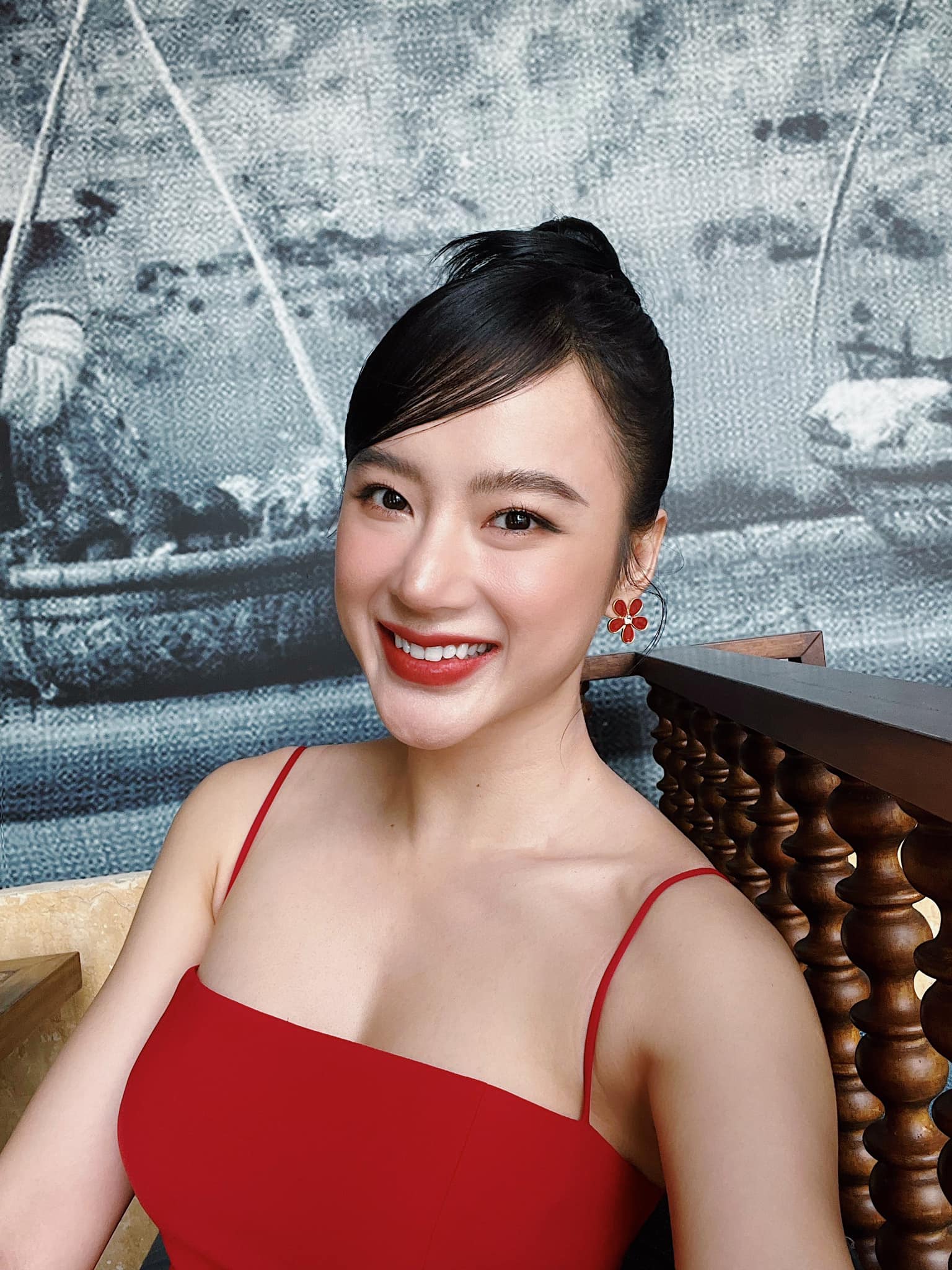 Bộ sưu tập hình diễn viên Angela Phương Trinh xinh xắn hấp dẫn