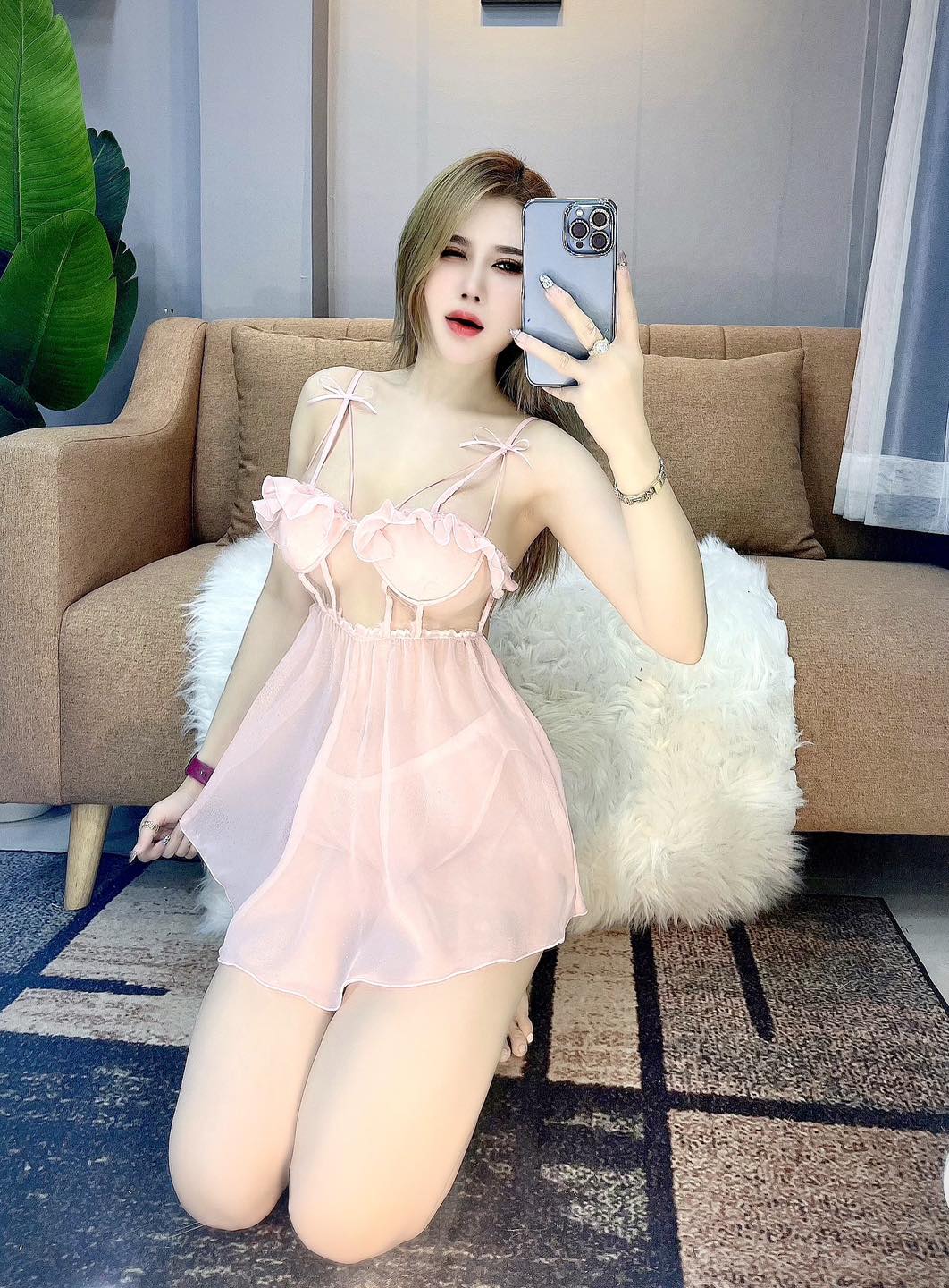 Gái xinh mặc váy ngủ sexy Hạ Tiên siêu vòng 1 say đắm