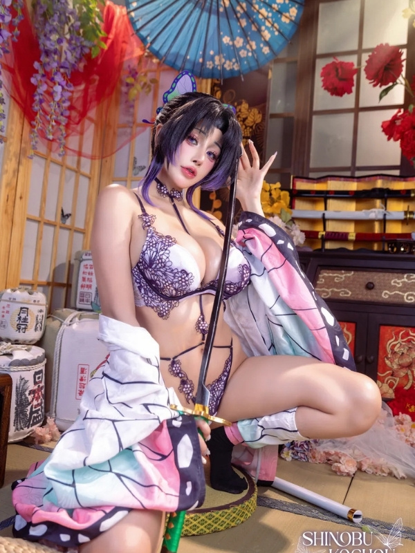 Cosplay Shinobu gợi cảm