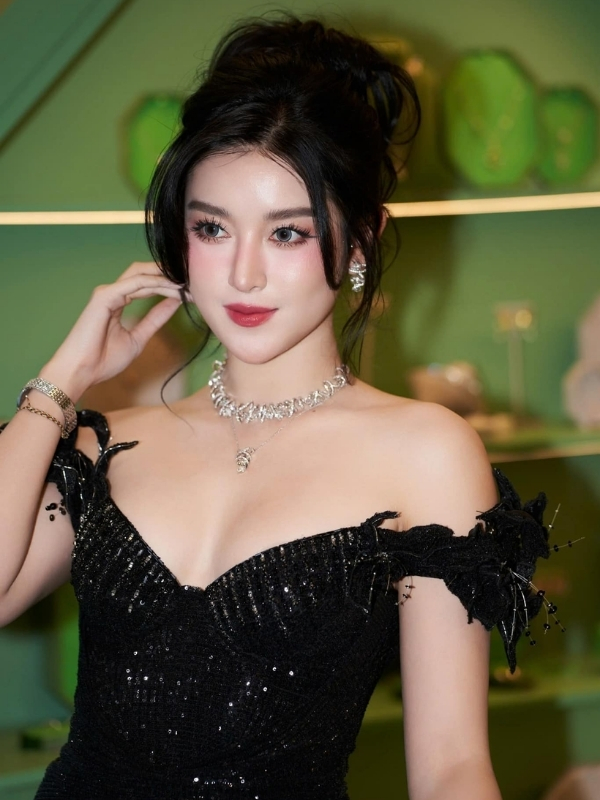 Á hậu Huyền My sexy gợi cảm