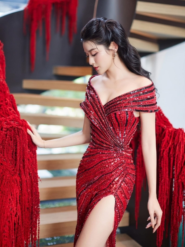 Váy đỏ quyền lực quyến rũ