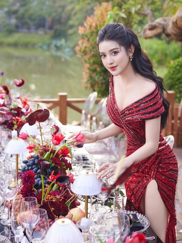 Nổi bật trong tiệc sang trọng