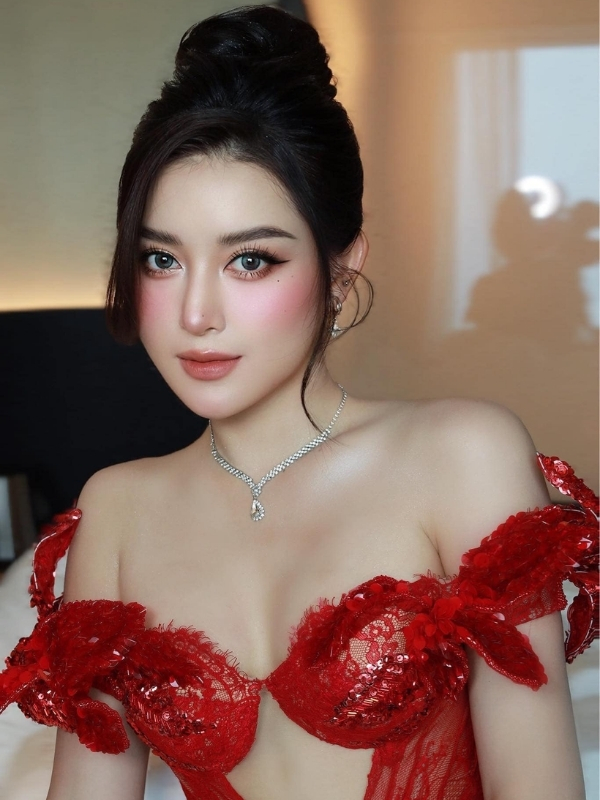 Bờ vai nuột nà quyến rũ