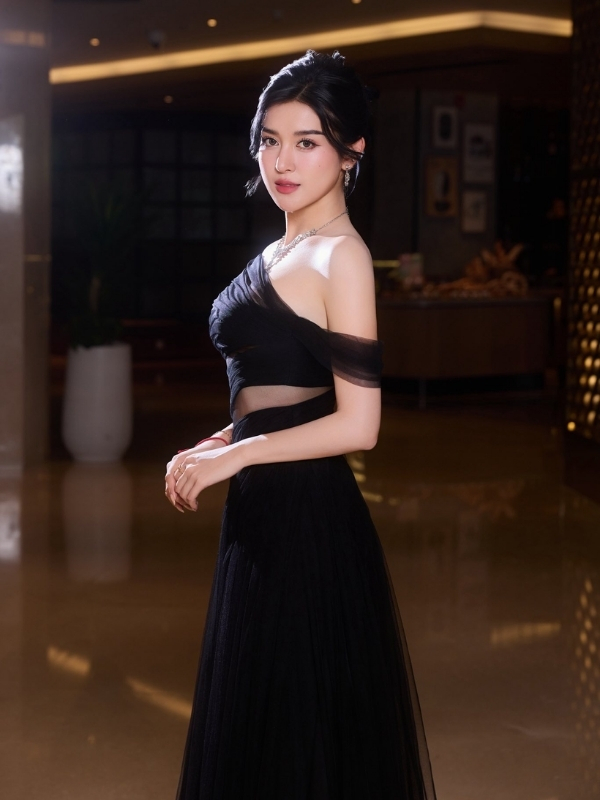 Dáng chuẩn trong váy ôm quyến rũ