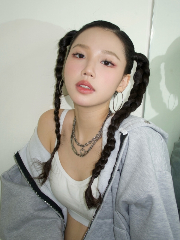 Amee sexy dễ thương kiểu tóc hai bím