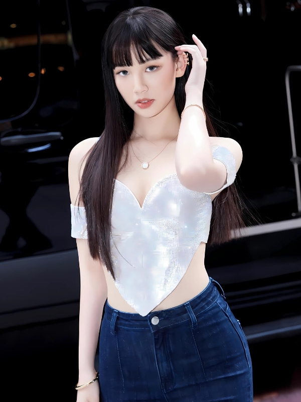 Amee sexy với áo xuyên thấu dịu dàng