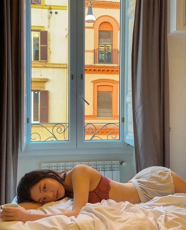 ảnh chụp trong nhà nghỉ gái