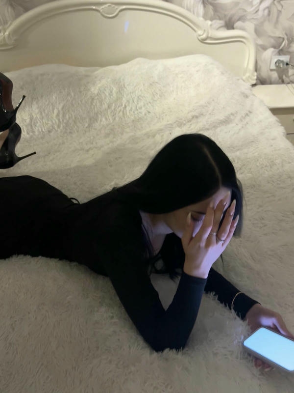 ảnh chụp trong nhà nghỉ với gái