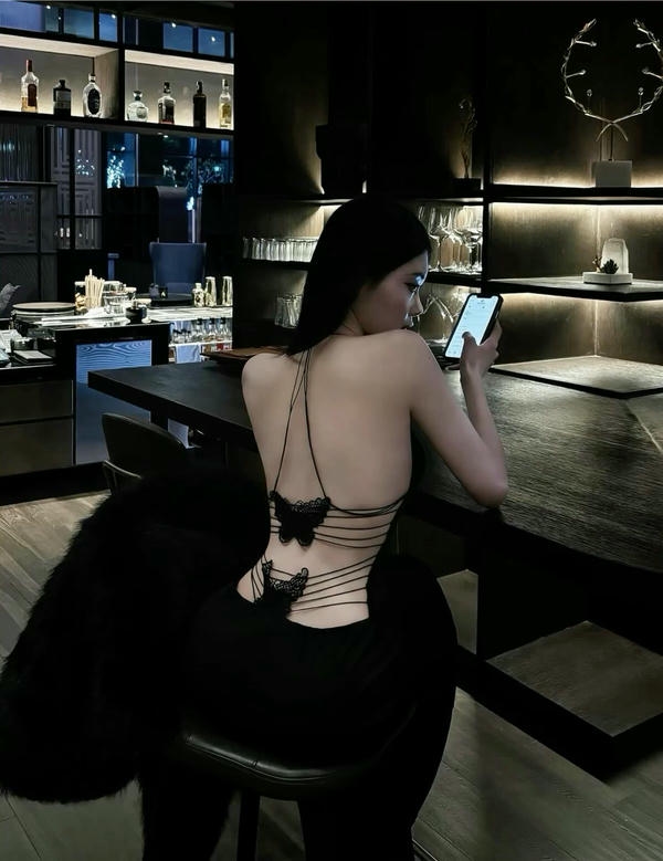 ảnh chụp từ phía sau gái sexy