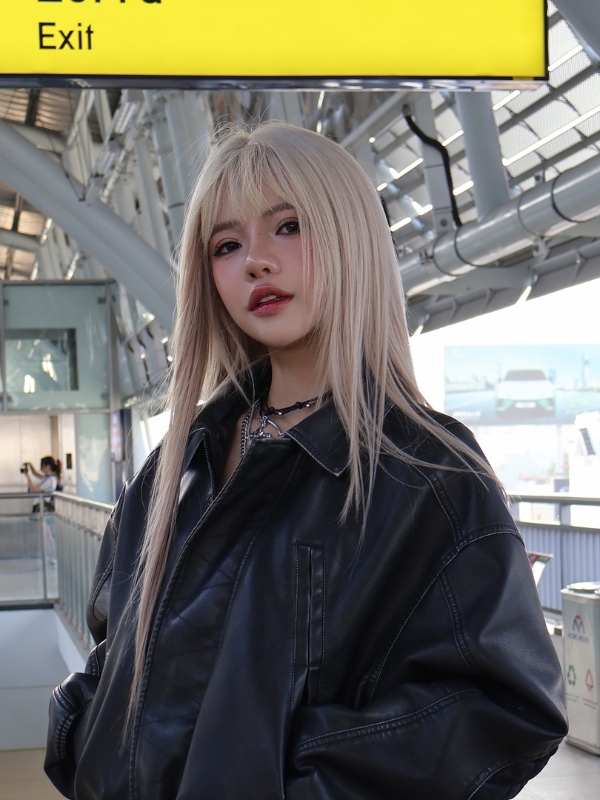 Ảnh Ciin Bùi Thảo Ly TikTok với tóc xám khói