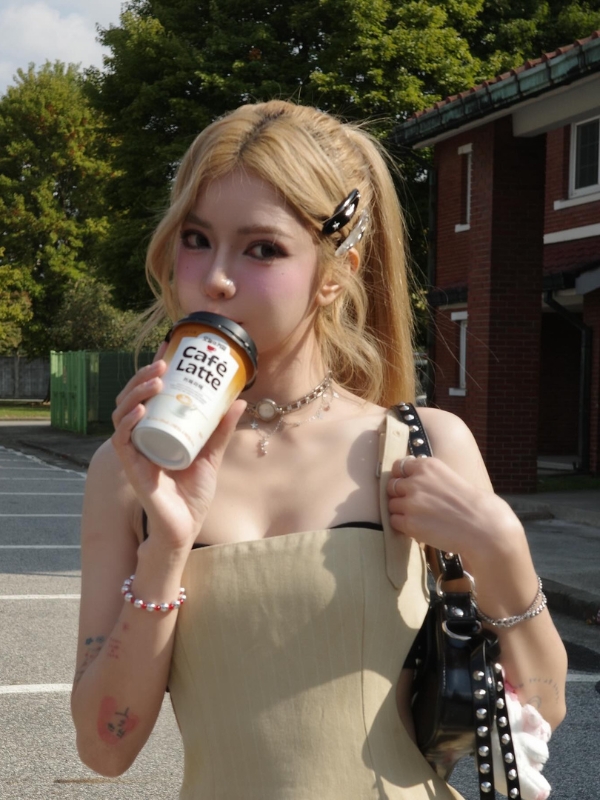 Ảnh Ciin Bùi Thảo Ly TikTok uống sữa cute