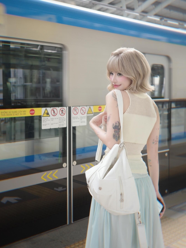 Ảnh Ciin Bùi Thảo Ly TikTok ở nhà ga Nhật