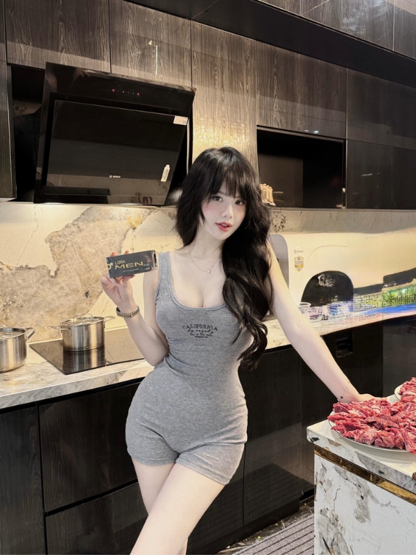 Pha chế cafe với dáng đứng gợi cảm