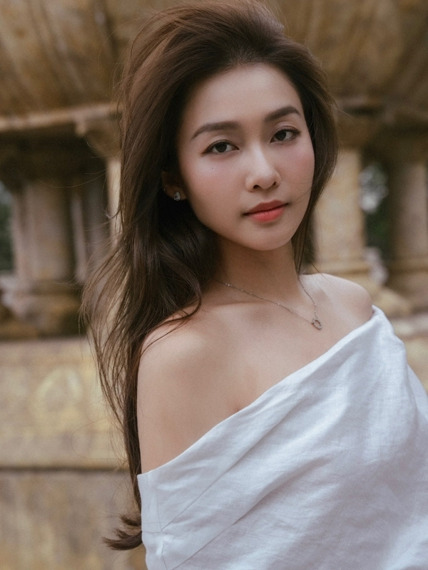 Ánh mắt cuốn hút làm say lòng người hâm mộ.