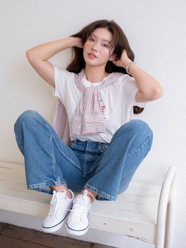 Cá tính, khỏe khoắn trong set đồ jean bụi bặm.