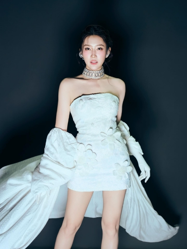 Thần thái tỏa sáng trong từng khoảnh khắc.