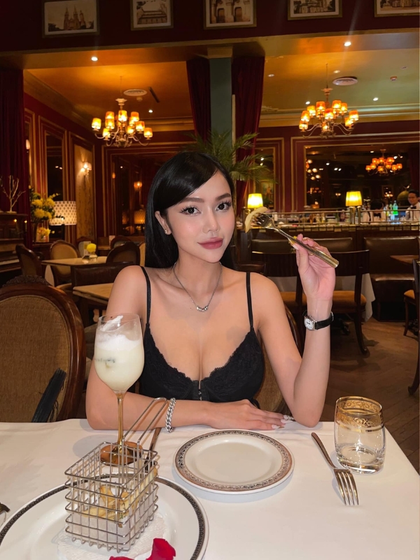Thưởng thức cocktail quyến rũ
