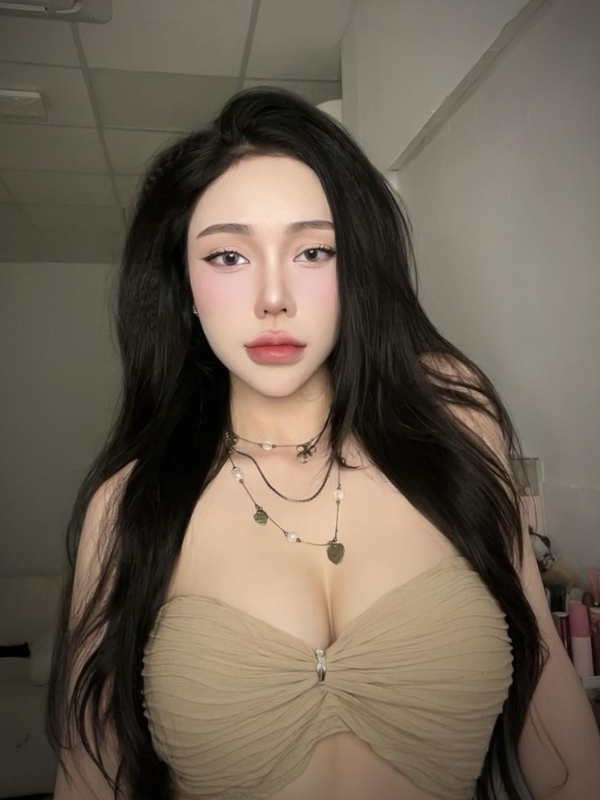 Ánh nhìn hút hồn người đối diện