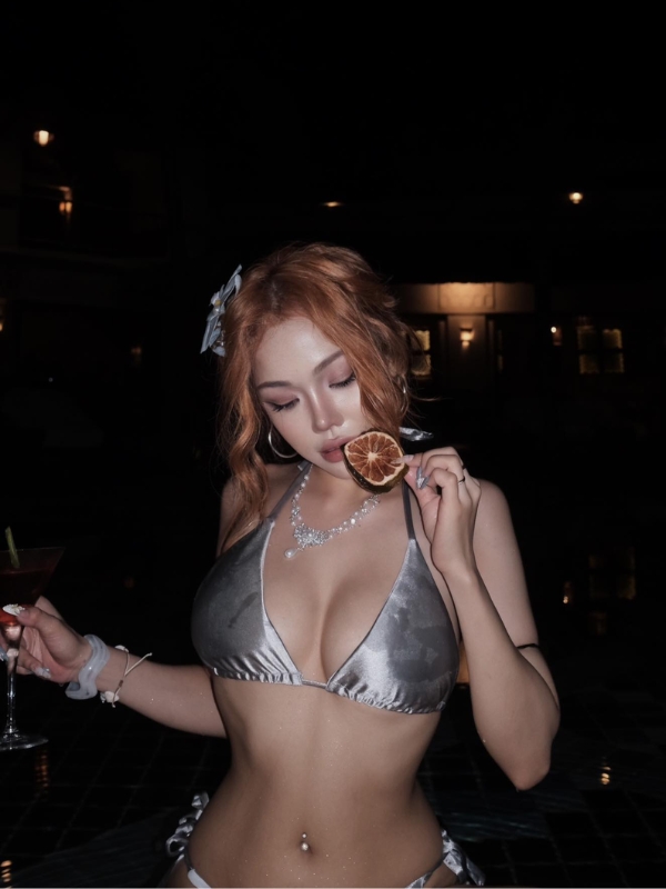 Lấp lánh đêm hè nóng bỏng