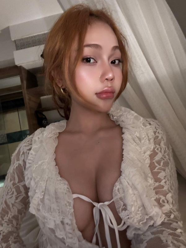 Áo khoác ren đầy nữ tính