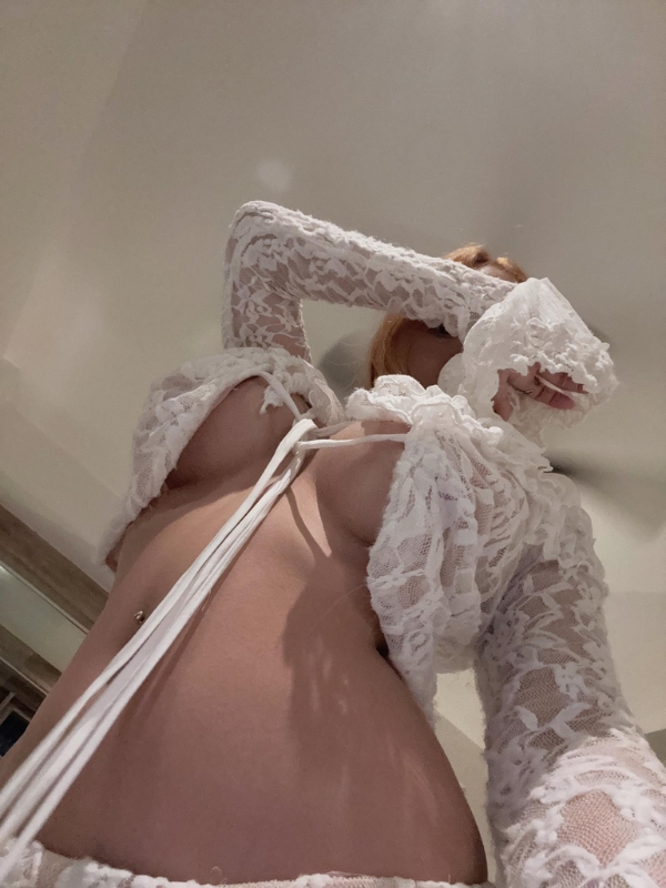 Váy ngủ ren trắng mỏng manh