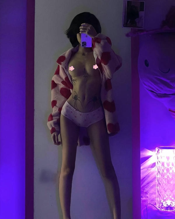 ảnh gái chụp đang trước gương nude