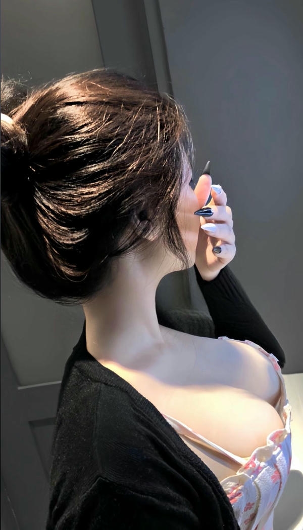 ảnh gái chụp từ trên xuống