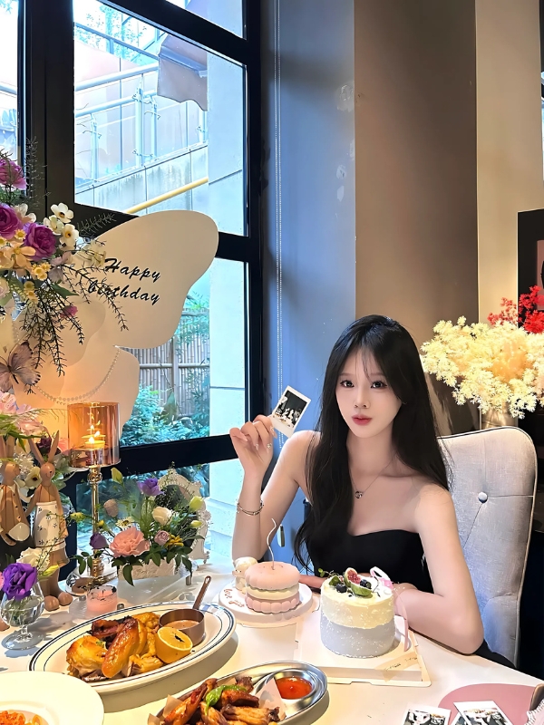 Ảnh gái đẹp bên tiệc chúc mừng sinh nhật
