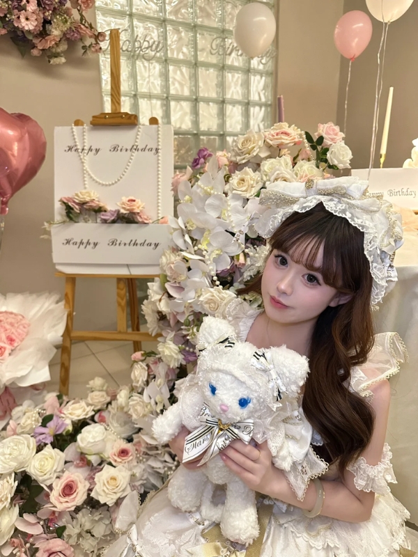 Ảnh gái đẹp chúc sinh nhật cùng hoa tươi