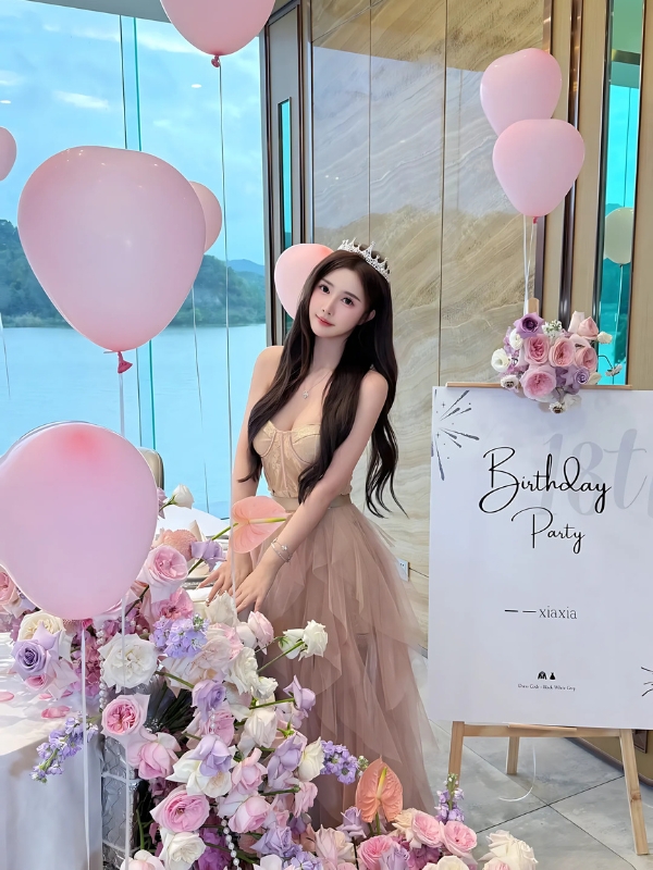 Ảnh gái đẹp chúc sinh nhật với bóng hồng