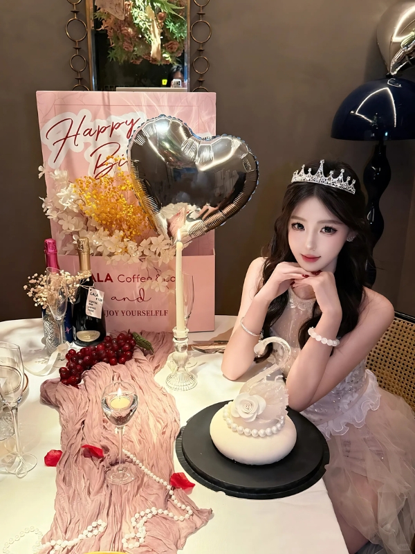 Tiệc nhẹ nhàng với ảnh gái chúc sinh nhật