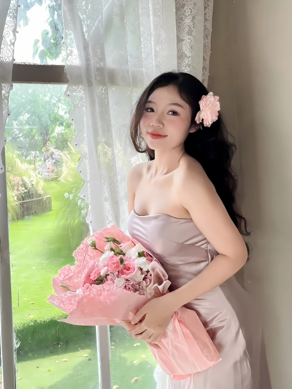 Ảnh gái đẹp chúc mừng sinh nhật ngọt ngào