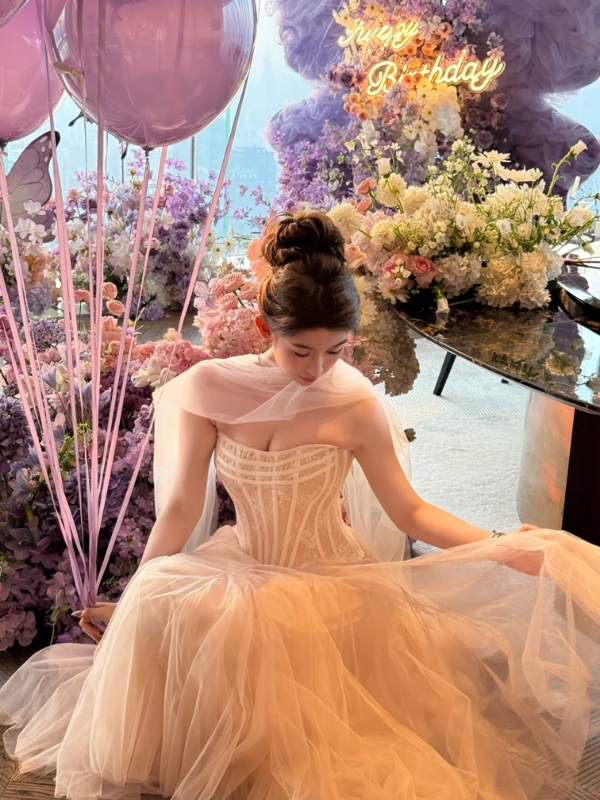 Ảnh gái đẹp chúc mừng sinh nhật thơ mộng