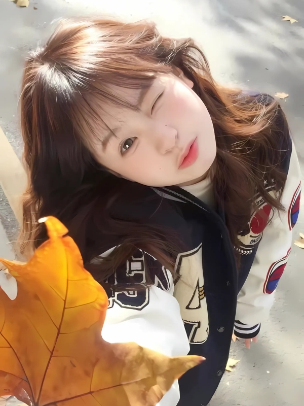 Ảnh gái mạng cute cùng chiếc lá mùa thu