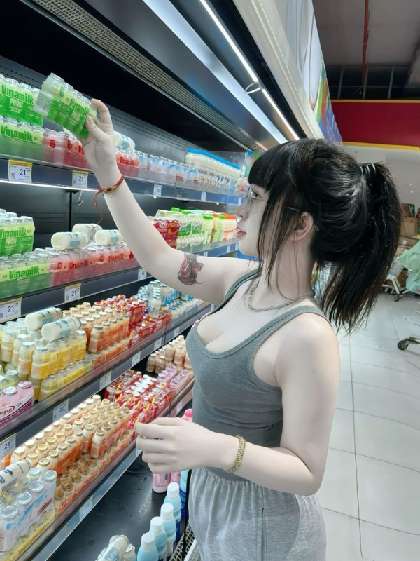 Gợi cảm với ảnh gái Việt Nam sexy ở siêu thị