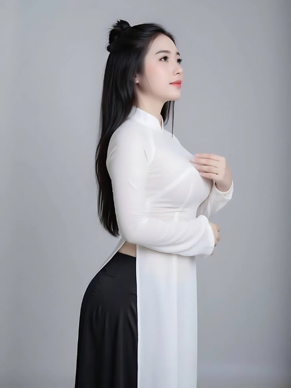 Vẻ đẹp thanh thuần áo dài trắng