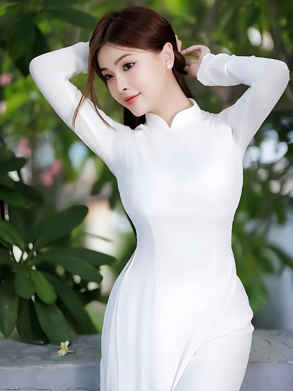 Gái xinh áo dài trắng tạo dáng cuốn hút