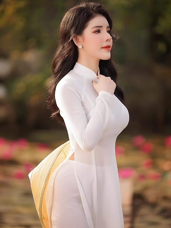 Tà áo dài trắng tôn nét nữ sinh