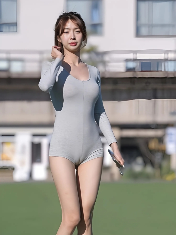 Gái xinh mu to mặc đồ thể thao cá tính