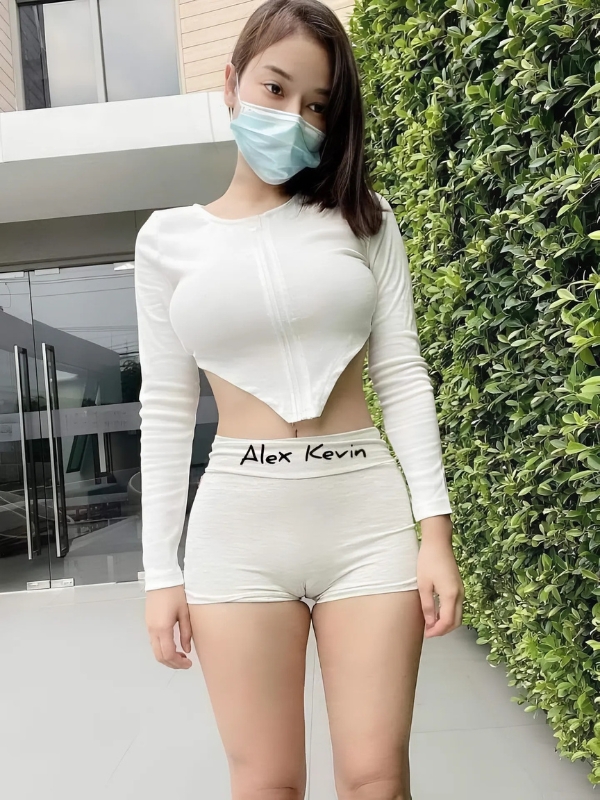 Gái xinh mu to mặc đồ trắng cực xinh