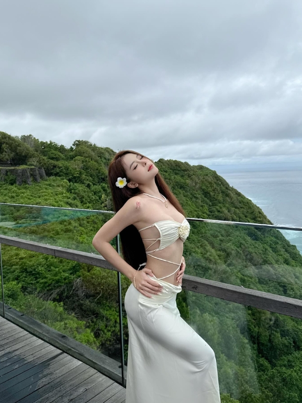 Vẻ đẹp tinh khôi trong nắng bình minh