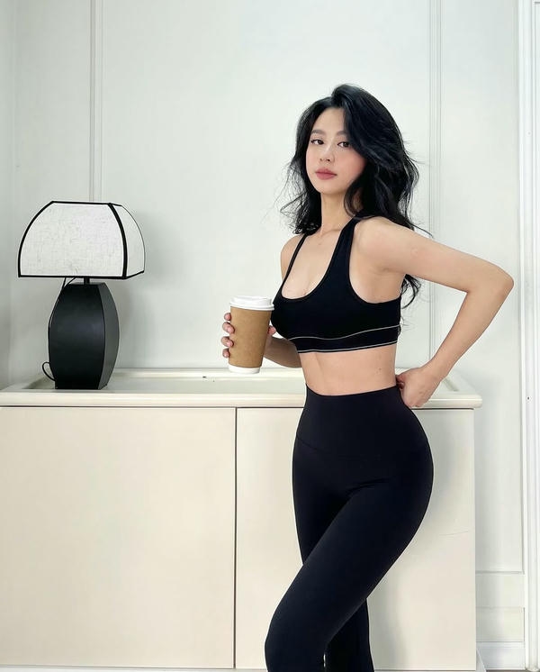 ảnh hàn hằng mặc legging
