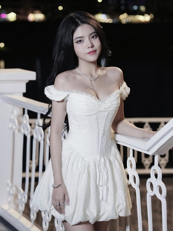 Nét đẹp trong trẻo, sang chảnh khó rời mắt.