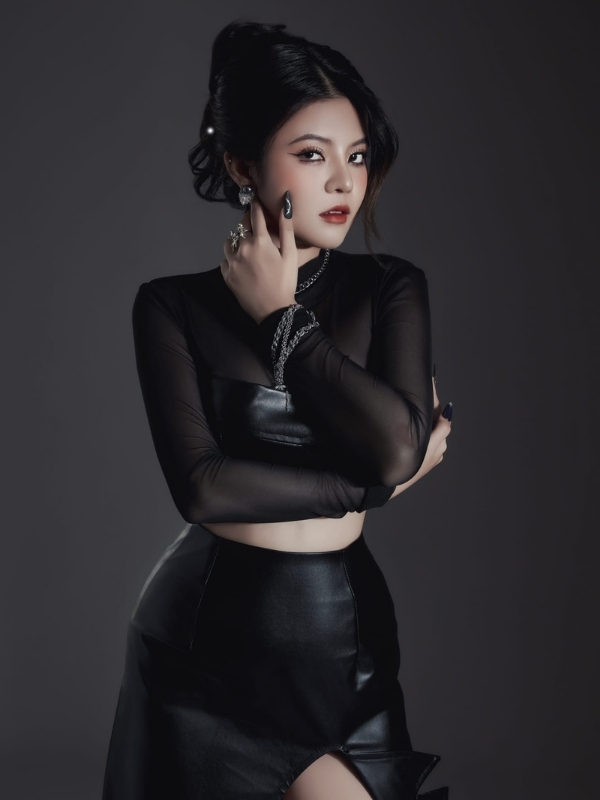 Ảnh hot girl tiktok Reency Ngô với khí chất độc đáo.