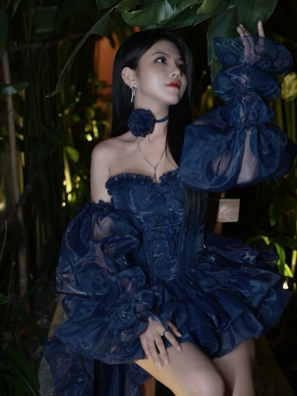 Ảnh hot girl tiktok Reency Ngô khoe vai trần gợi cảm.