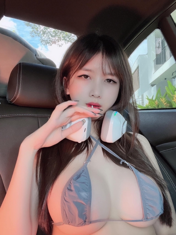 Nét đẹp gợi cảm nhưng vẫn mang chút ngây thơ.