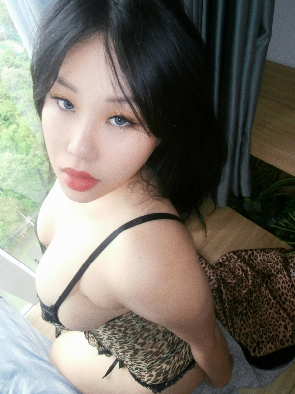 Ánh mắt ngọt ngào, nét đẹp quyến rũ.